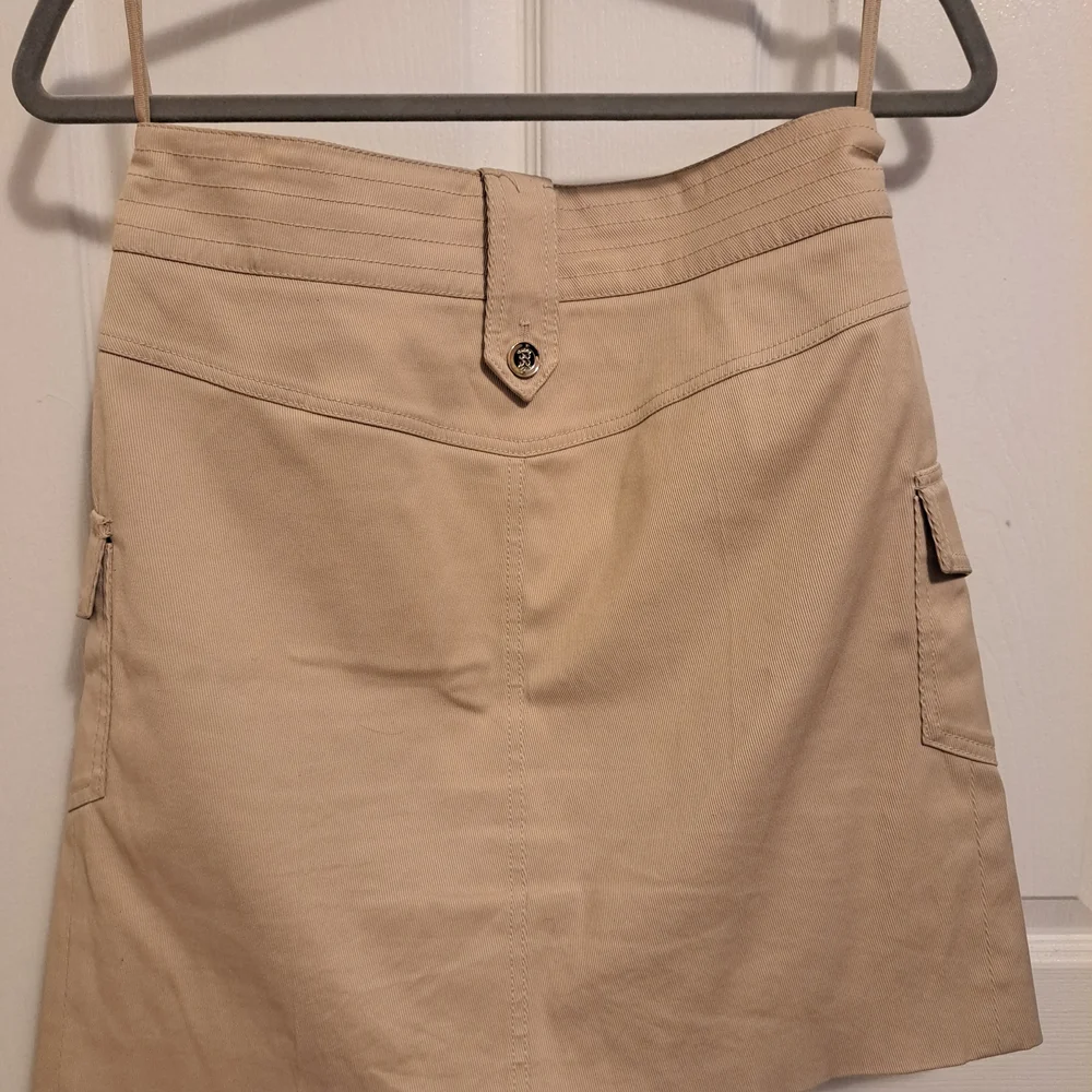 Gucci Women's Beige Skirt with Pocket Details - Picture 2 of 8